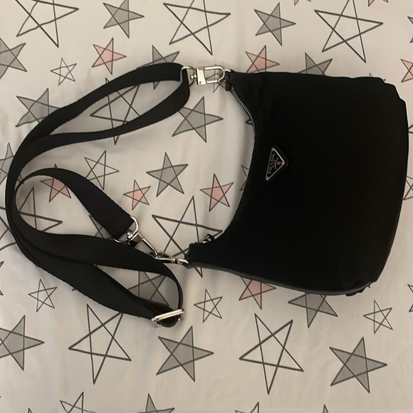 PRADA ❤️ EUC nylon bag - Picture 9 of 9